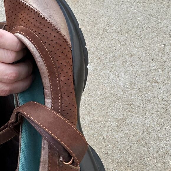 ARIAT Mary Jane Shoes Womens Size 9.5 Brown Metallic Leather Strap Perforated - Picture 9 of 9